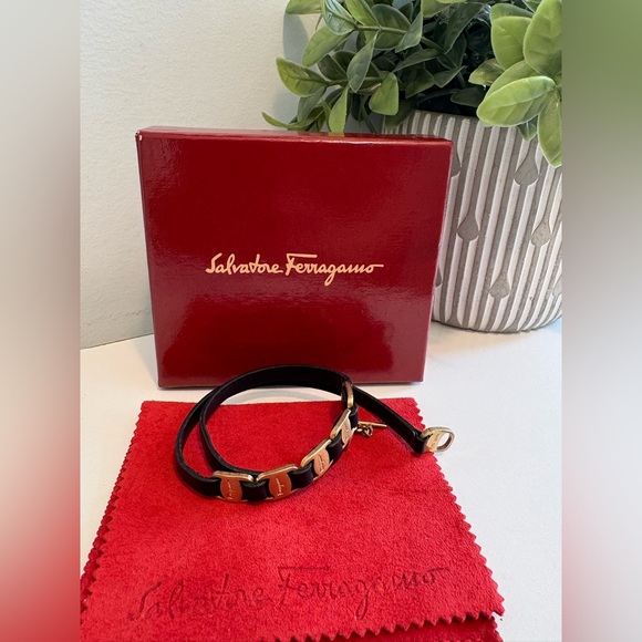 Salvatore Ferragamo Vara Leather Bracelet with Box - Picture 1 of 8